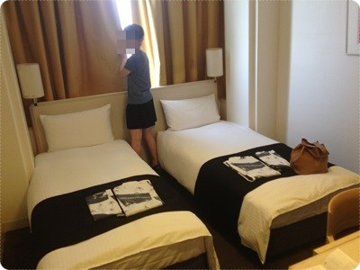 千葉県幕張のホテルプールでリゾート気分